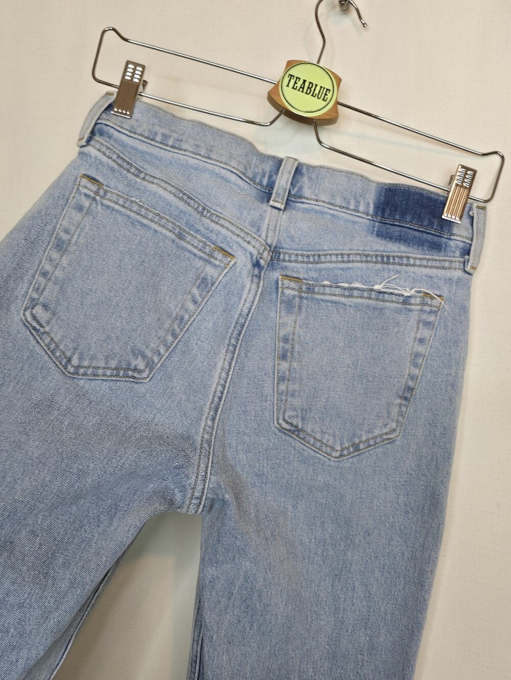 Abercrombie & Fitch The Baggy Low Rise Cuffed Jeans Size 24 Light Wash - Picture 8 of 12